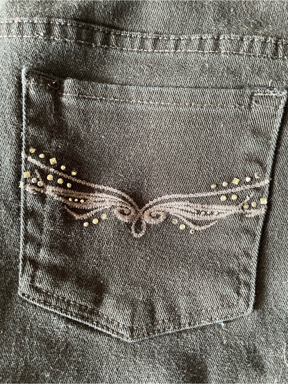 Gloria Vanderbilt Black Jeans Embroidered Back Pocket and Studs Granny’s Closet